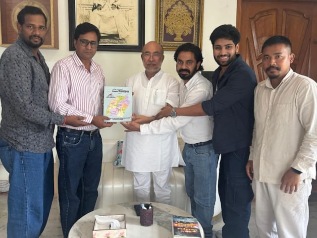 भारी सुरक्षा के बीच 'द डायरी ऑफ मणिपुर' की चल रही शूटिंग, CM से मिले डायरेक्टर भारी सुरक्षा के बीच 'द डायरी ऑफ मणिपुर' की चल रही शूटिंग, CM से मिले डायरेक्टर