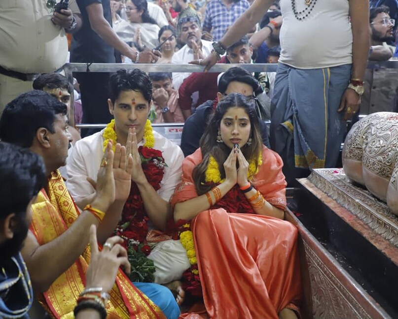 Mahakal Temple News, Bollywood Star Siddharth Malhotra, Bollywood Star Jhanvi Kapoor, Ujjain News, Bollywood News, Mahakal Mandir News, Bollywood Star Siddharth Malhotra, Bollywood Star Janhvi Kapoor, Ujjain News, Bollywood News, Bollywood News Mahakal Temple News, Bollywood Star Siddharth Malhotra, Bollywood Star Jhanvi Kapoor, Ujjain News, Bollywood News, Mahakal Mandir News, Bollywood Star Siddharth Malhotra, Bollywood Star Janhvi Kapoor, Ujjain News, Bollywood News, Bollywood News
