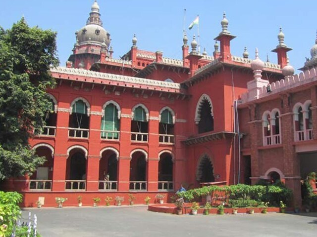 HC में बच्ची ने की आत्महत्या की कोशिश, फैसला सुनते ही पहली मंजिल से लगाई छलांग