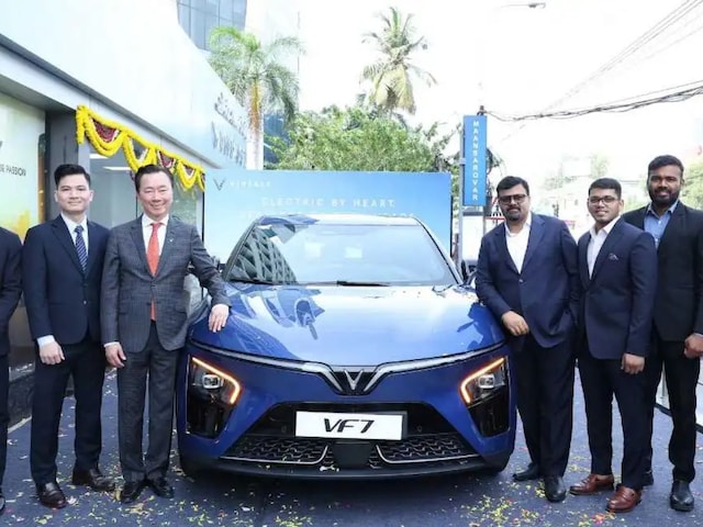 VinFast Auto ने चेन्नई में खोला भारत का सबसे बड़ा शोरूम, 21,000 में बुकिंग VinFast Auto ने चेन्नई में खोला भारत का सबसे बड़ा शोरूम, 21,000 में बुकिंग