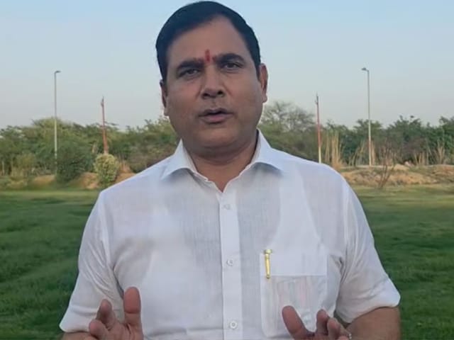 BJP विधायक ने डिंपल यादव पर टिप्पणी को लेकर...अखिलेश की चुप्पी पर उठाएं सवाल! BJP विधायक ने डिंपल यादव पर टिप्पणी को लेकर...अखिलेश की चुप्पी पर उठाएं सवाल!