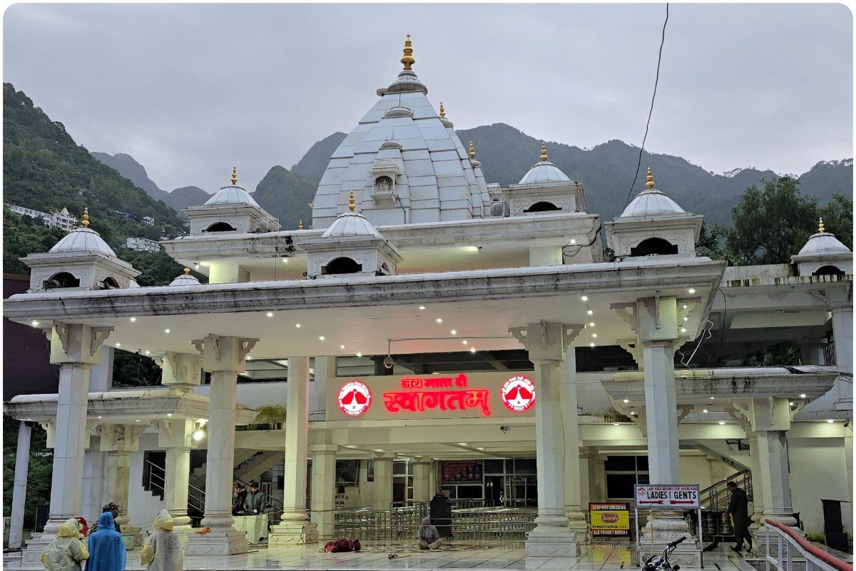 वैष्णो देवी यात्रा की सभी ऑनलाइन बुकिंग कैंसिल कटरा में खराब मौसम-लैंडस्लाइड