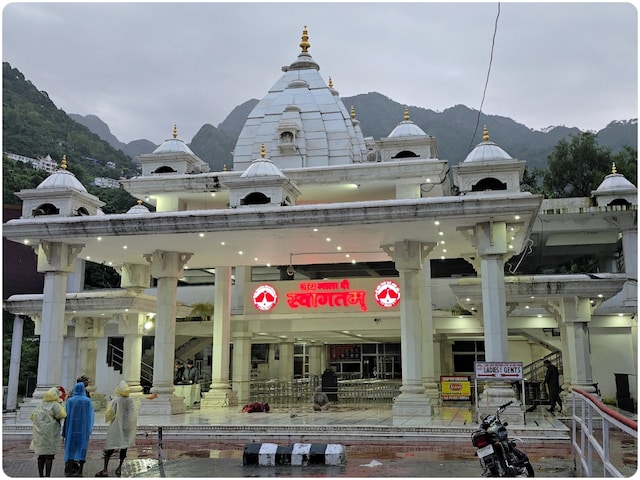 वैष्णो देवी यात्रा की सभी ऑनलाइन बुकिंग कैंसिल, कटरा में खराब मौसम-लैंडस्लाइड वैष्णो देवी यात्रा की सभी ऑनलाइन बुकिंग कैंसिल, कटरा में खराब मौसम-लैंडस्लाइड