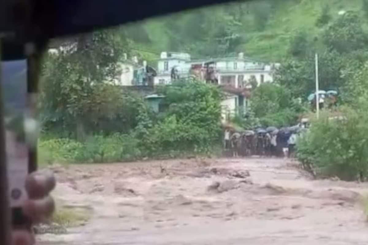 किश्तवाड़ में आया फ्लैश फ्लड 10 श्रद्धालुओं की मौत बचाव कार्य में जुटी SDRF