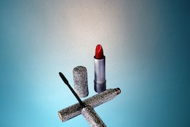 World's Most Expensive Lipstick-  एक लिपस्टिक जिसकी कीमत में आ जाएं 2 फ्लैट