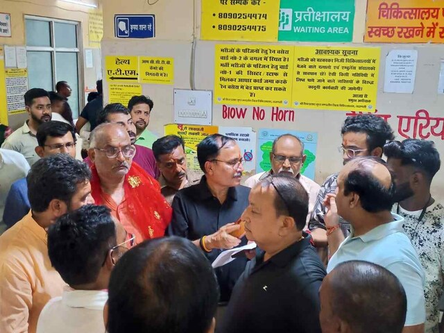वाराणसी के आत्म विश्वेश्वर मंदिर में आरती के दौरान लगी आग, 9 श्रद्धालु झुलसे,