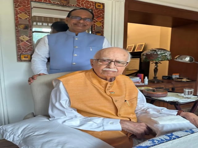 शिवराज जी आप बहुत खुशनसीब हो... लालकृष्ण आडवाणी के साथ तस्वीर हो रही वायरल 