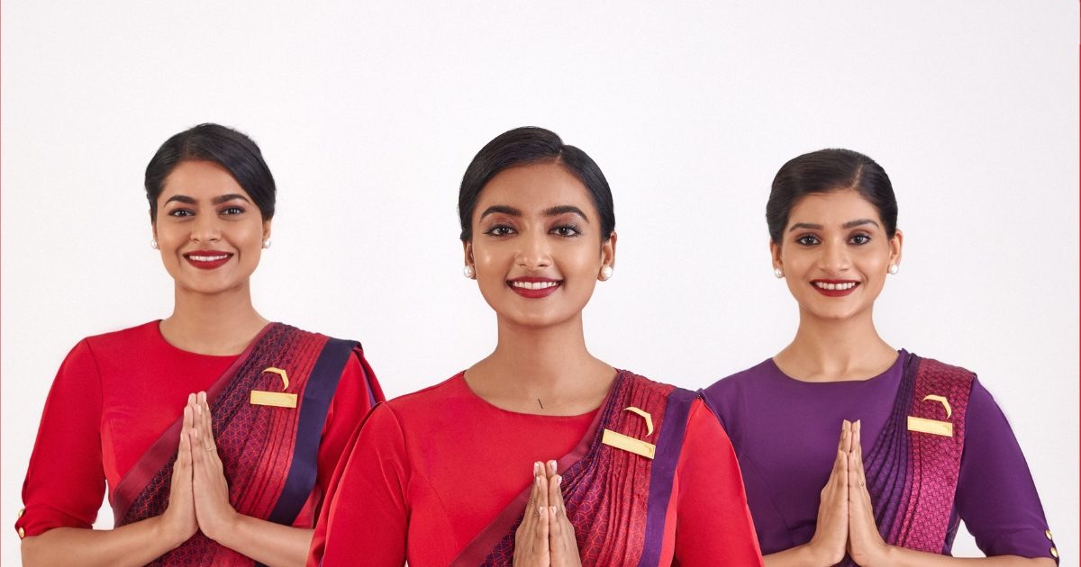 फ्लाइट में मेल पैसेंजर ने किया कुछ ऐसा, एयर होस्‍टेस हो गईं इमोशनल, मुंह ताकते रह गए प्‍लेन में बैठे यात्री – indigo plane passenger secretly sketches air hostess during flight gifted her back emotional video goes viral