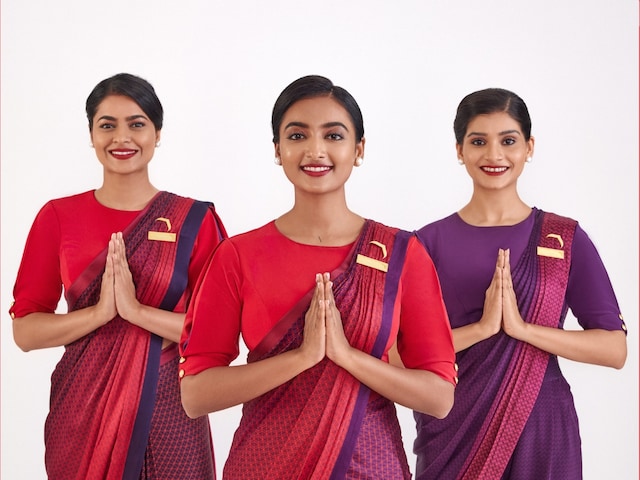 फ्लाइट में मेल पैसेंजर ने किया कुछ ऐसा, एयर होस्टेस हो गईं इमोशनल फ्लाइट में मेल पैसेंजर ने किया कुछ ऐसा, एयर होस्टेस हो गईं इमोशनल