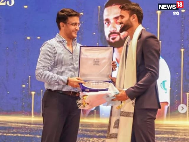 Gadgad Team India fast bowler after receiving the award by Ganguly, said- I today… Gadgad Team India fast bowler after receiving the award by Ganguly, said- I today…