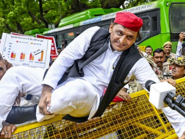 जिस राहुल गांधी के लिए अखिलेश ने लगाई ‘पॉलिटिकल जंप’, असल में उसी से है खतरा