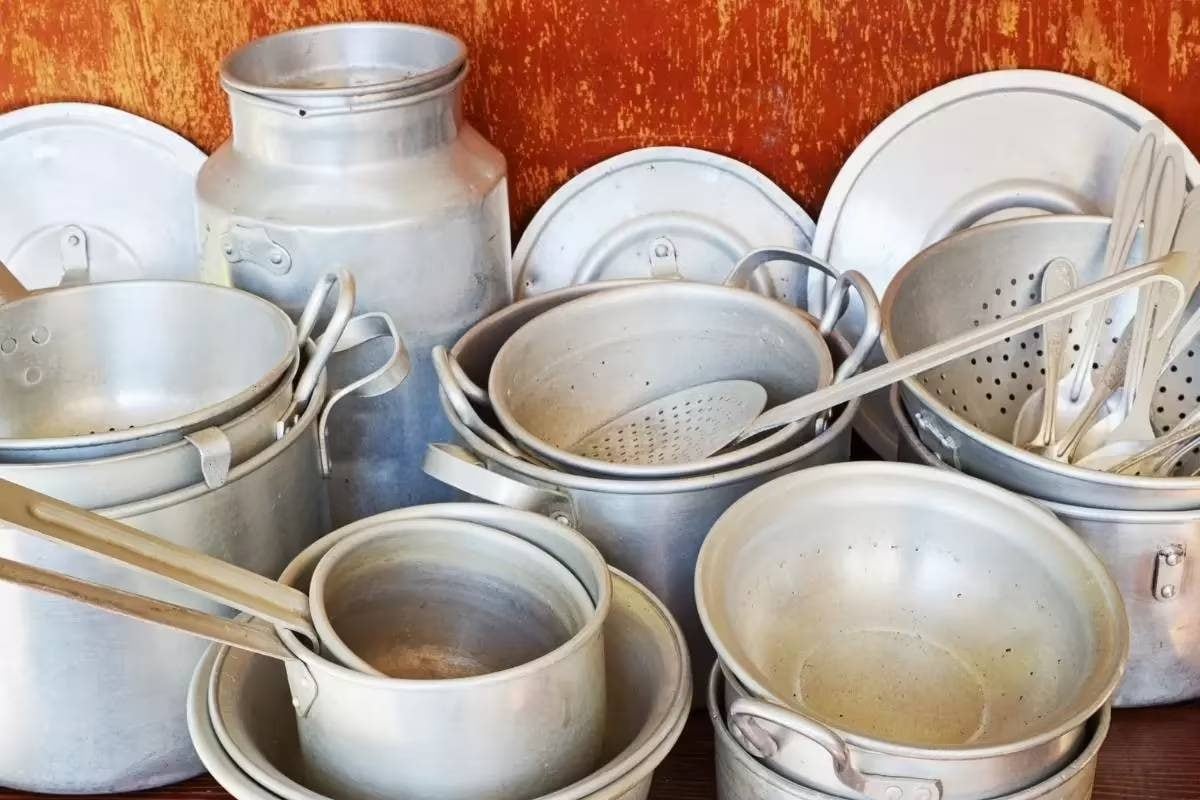 एल्यूमिनियम के बर्तन वाकई खराब होते हैं ले सकते हैं जान एक्सपर्ट से जानें