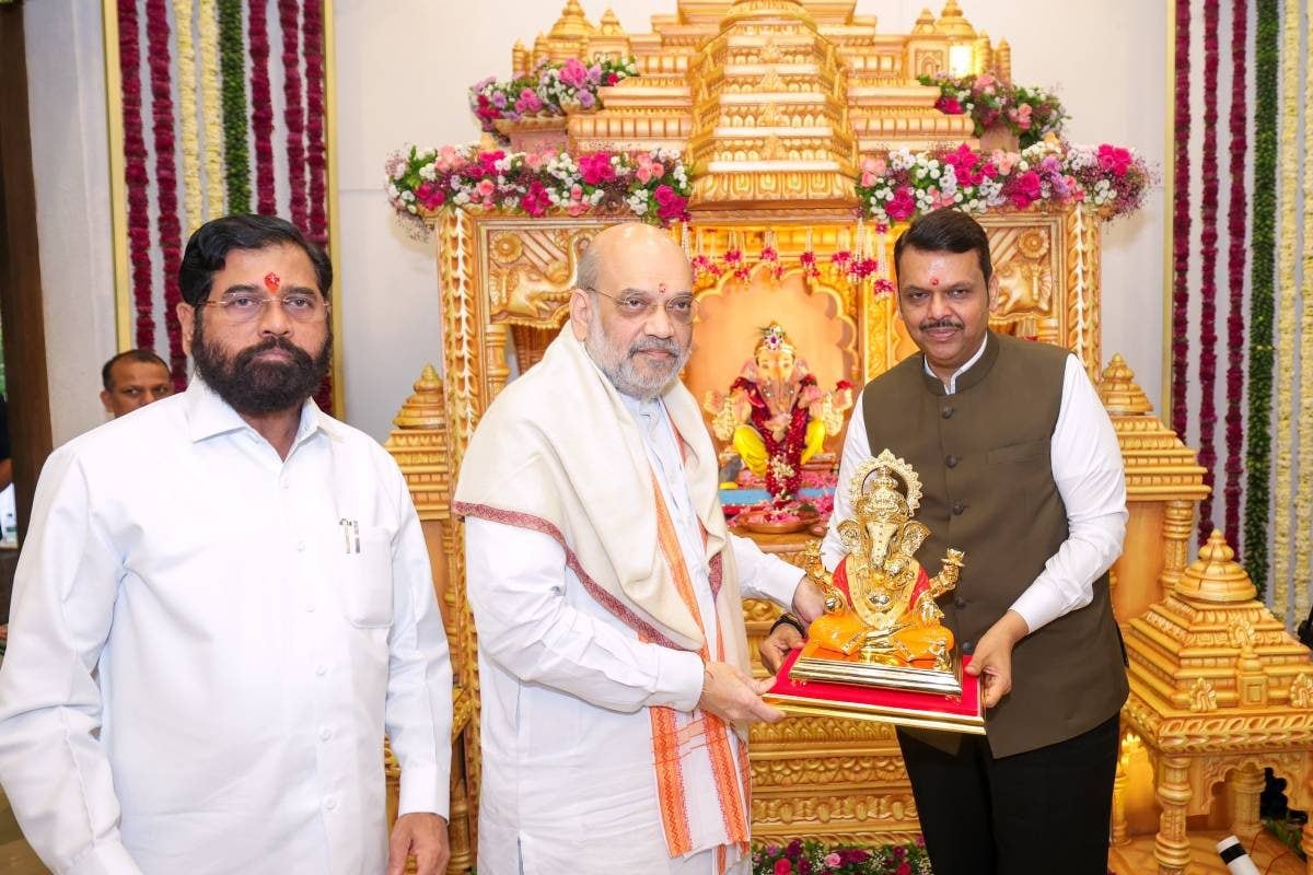 फडणवीस के घर पूजा, साथ में शिंदे; शाह ने सेट किया महाराष्ट्र का पॉलिटिकल टोन