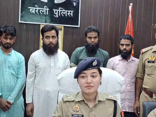 प्रभात का खतना करवा रहा था मौलान, पुलिस ने बचाया, बरेली में छांगुर जैसा गैंग प्रभात का खतना करवा रहा था मौलान, पुलिस ने बचाया, बरेली में छांगुर जैसा गैंग