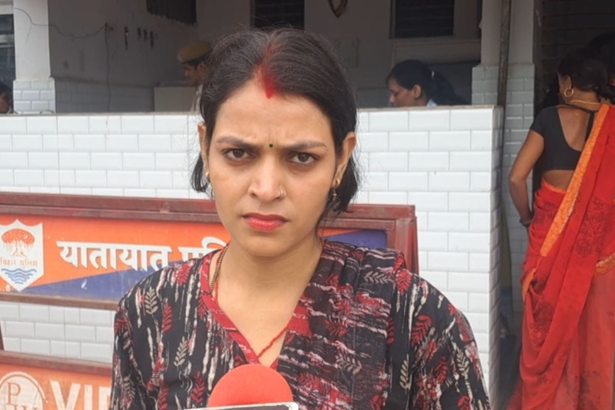 Patna News: बेऊर जेल में कैदियों का रक्षाबंधन, भाई से मिल फूट-फूटकर रोई बहन