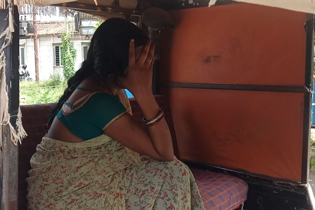 कमरे में सो रहे थे देवर-भाभी, तभी दबे पांव हुई आहट, फिर जो हुआ...