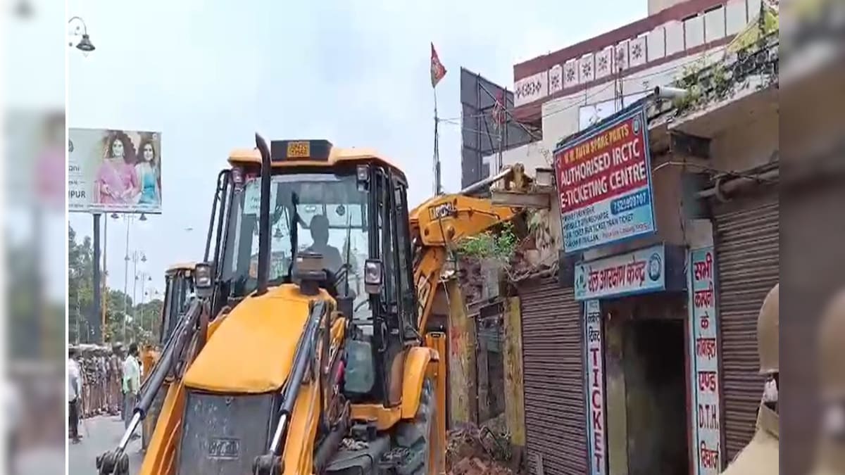 Varanasi News: वाराणसी में बुलडोजर एक्शन, तोड़े जाएंगे 30 से 40 मकान, भारी फोर्स तैनात