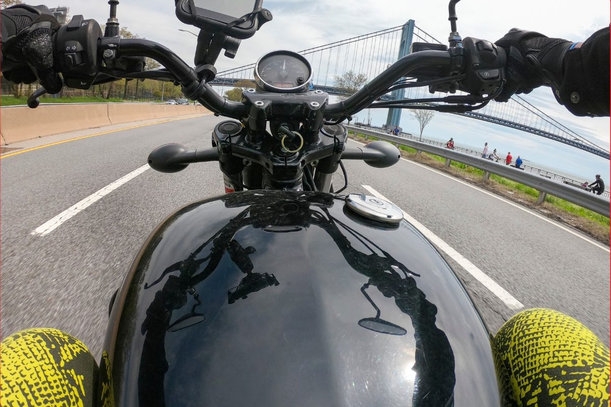Bullet Bike से पटाखे जैसी आवाज निकालने वालों सावधान, यहां चल रहा डंडा