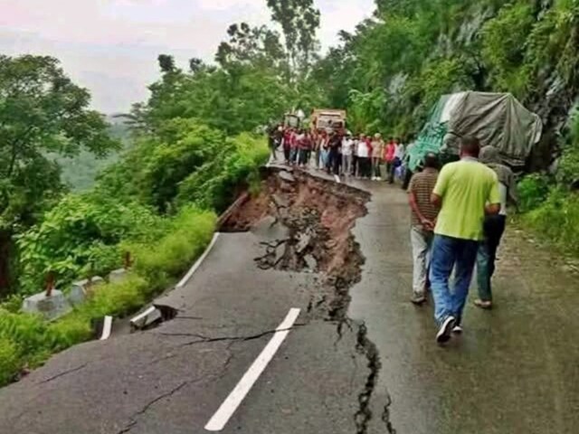 भारत में सुबह-सुबह कांपी धरती, म्यांमार में आया भूकंप, कई राज्यों में लगे झटके