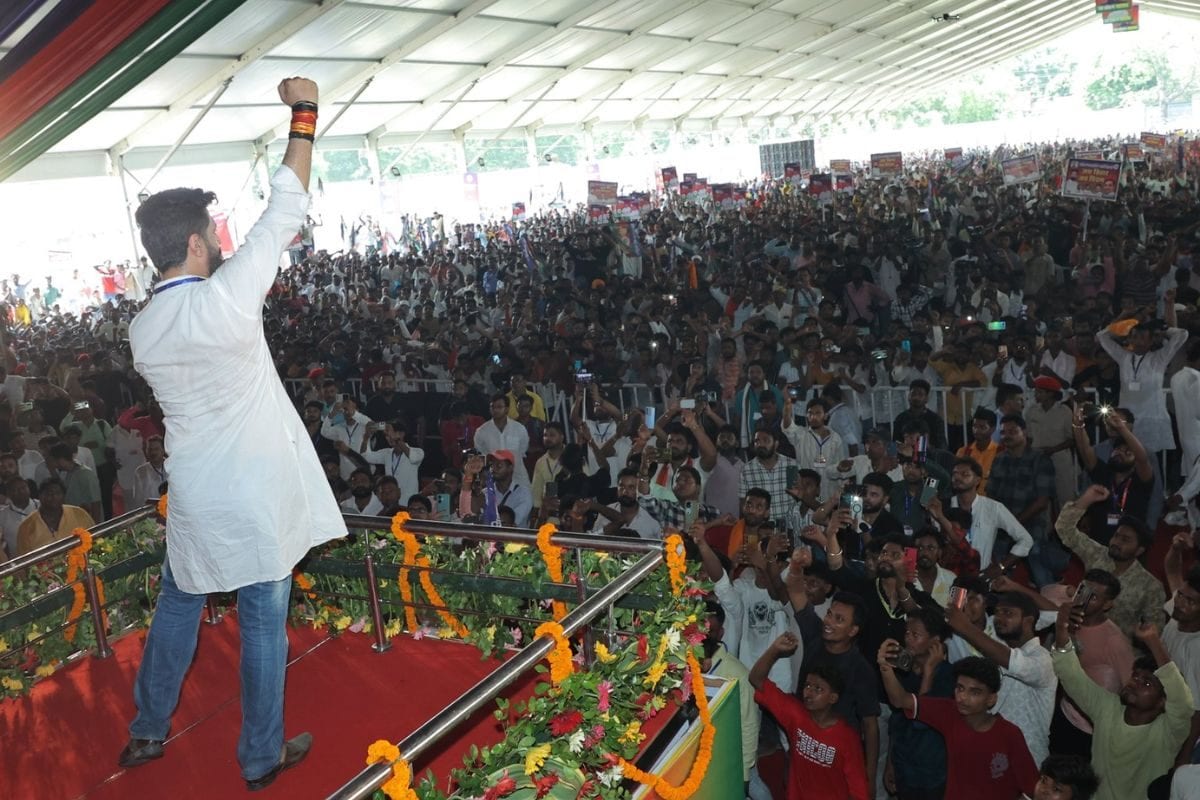 न आकाश न पाताल बिहार चुनाव 2025 में राजा त्रिशंकु की तरह लटकेंगे चिराग