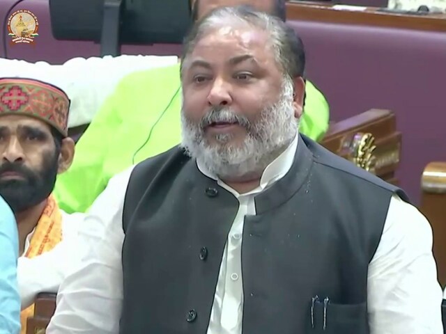 यूपी के मंत्री दयाशंकर सिंह समेत 15 के खिलाफ गिरफ्तारी वारंट, जानिए मामला