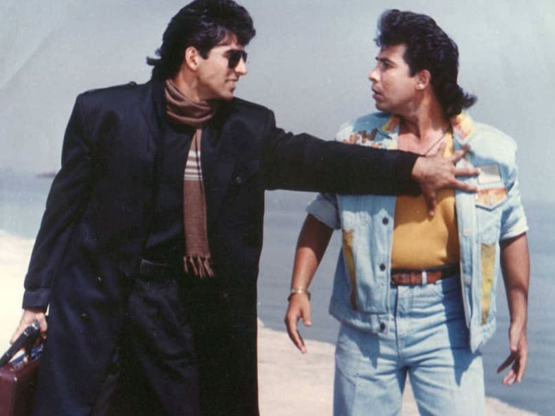 Deepak Tijori, Deepak Tijori News, Deepak Tijori Birthday, How Deepak Tijori Got His Surname, Deepak Tijori Family, Flop Hero Deepak Tijori, Deepak Tijori Unknown Facts, Deepak Tijori Unknown Facts, Deepak Tijori, lamps Ka birthday, lamp vault family, wife of Deepak Tijori