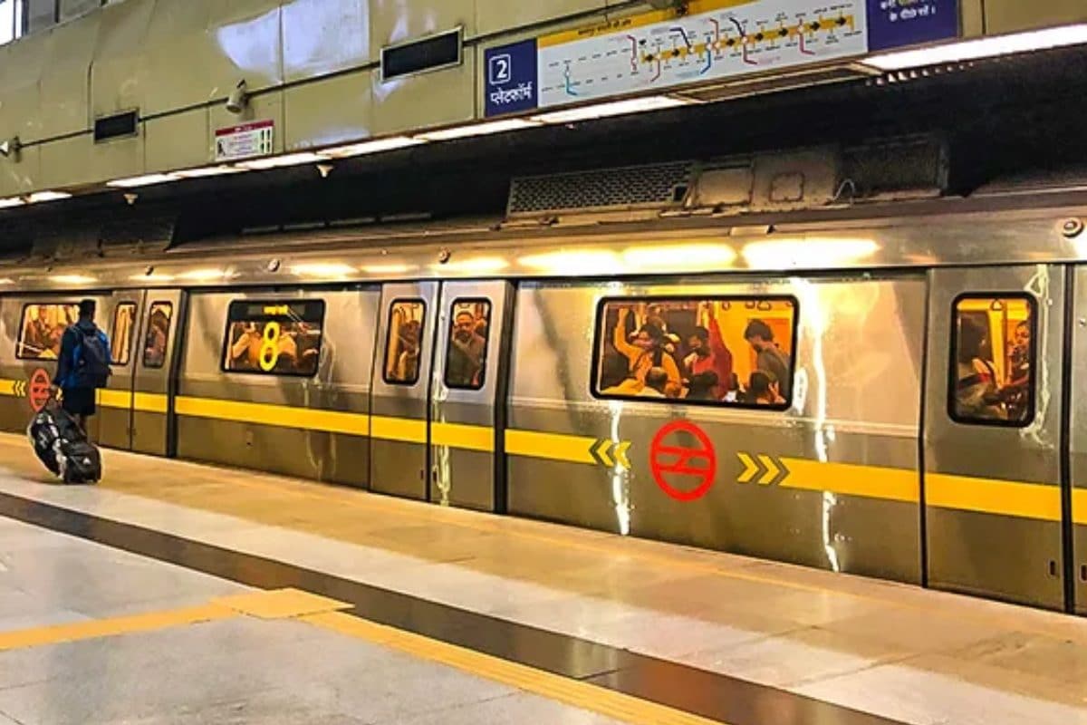 मेट्रो का किराया बढ़ना कितना सही क्या जेब पर बढ़ेगा बोझ बताएं अपनी राय