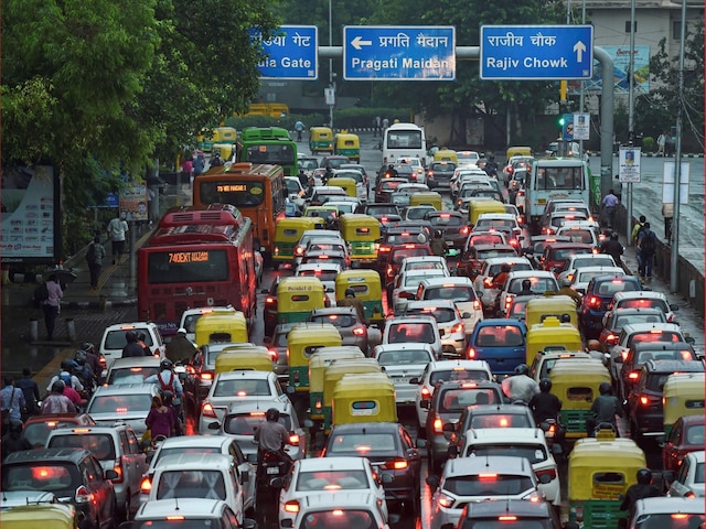दिल्लीवालों वीकेंड पर घूमने का है प्लान, तो जान लें ट्रैफिक का ताजा हाल दिल्लीवालों वीकेंड पर घूमने का है प्लान, तो जान लें ट्रैफिक का ताजा हाल