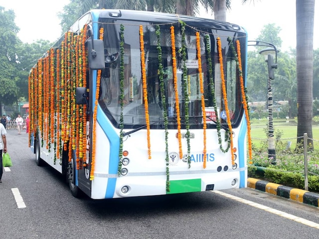 Delhi AIIMS gets 3 electric buses, patients and staff will benefit Delhi AIIMS gets 3 electric buses, patients and staff will benefit