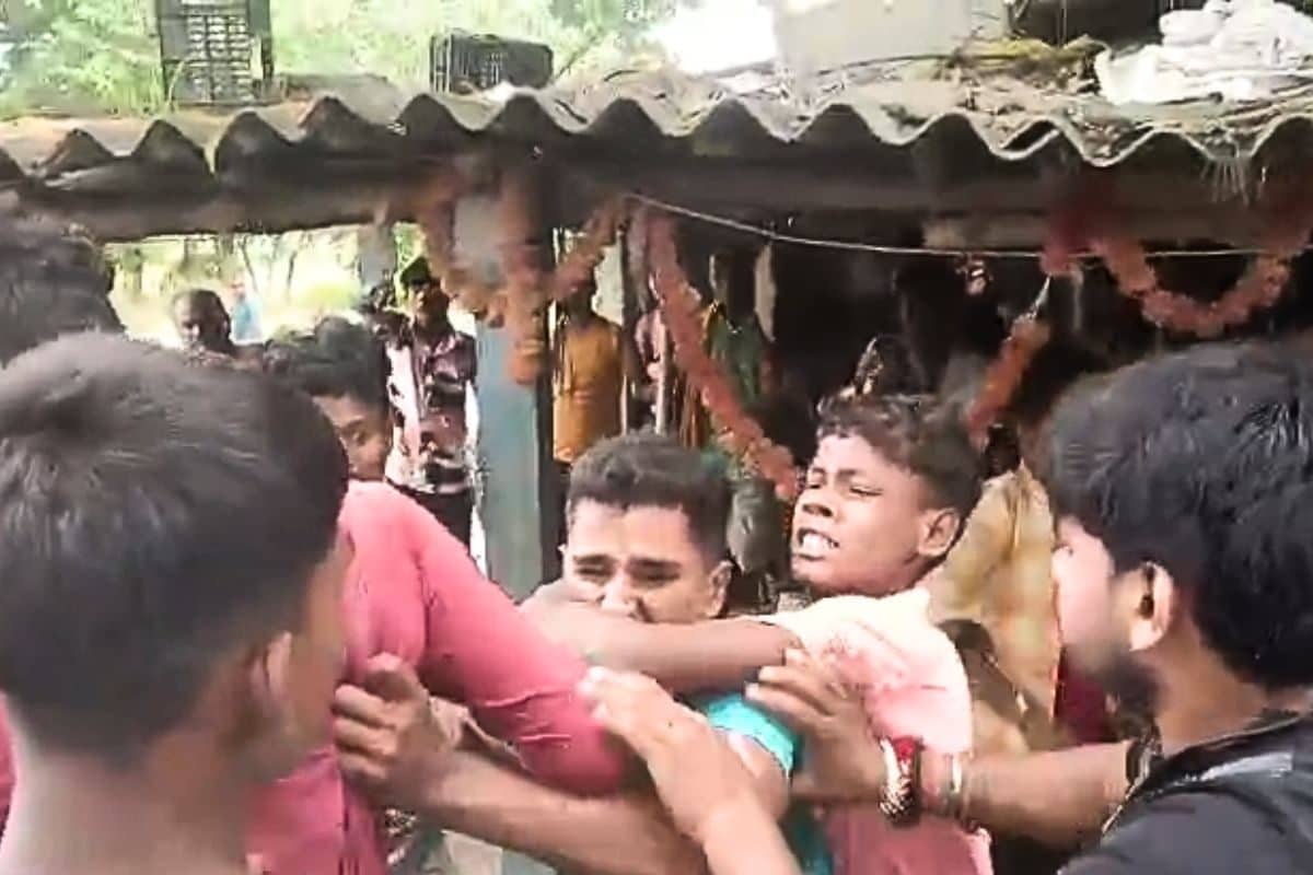 सब्जी लेने मार्केट पहुंचे युवक, मोल-भाव में शुरू हुआ दे दनादन