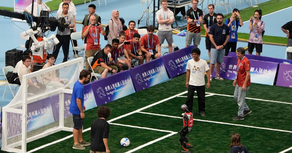 Tach – ह्यूमनऑयड रोबोट्स का ‘ओलंपिक’, अब रिंग में मुक्के बरसाएंगे, फुटबॉल मैच खेल रहे ‘चिट्टी’