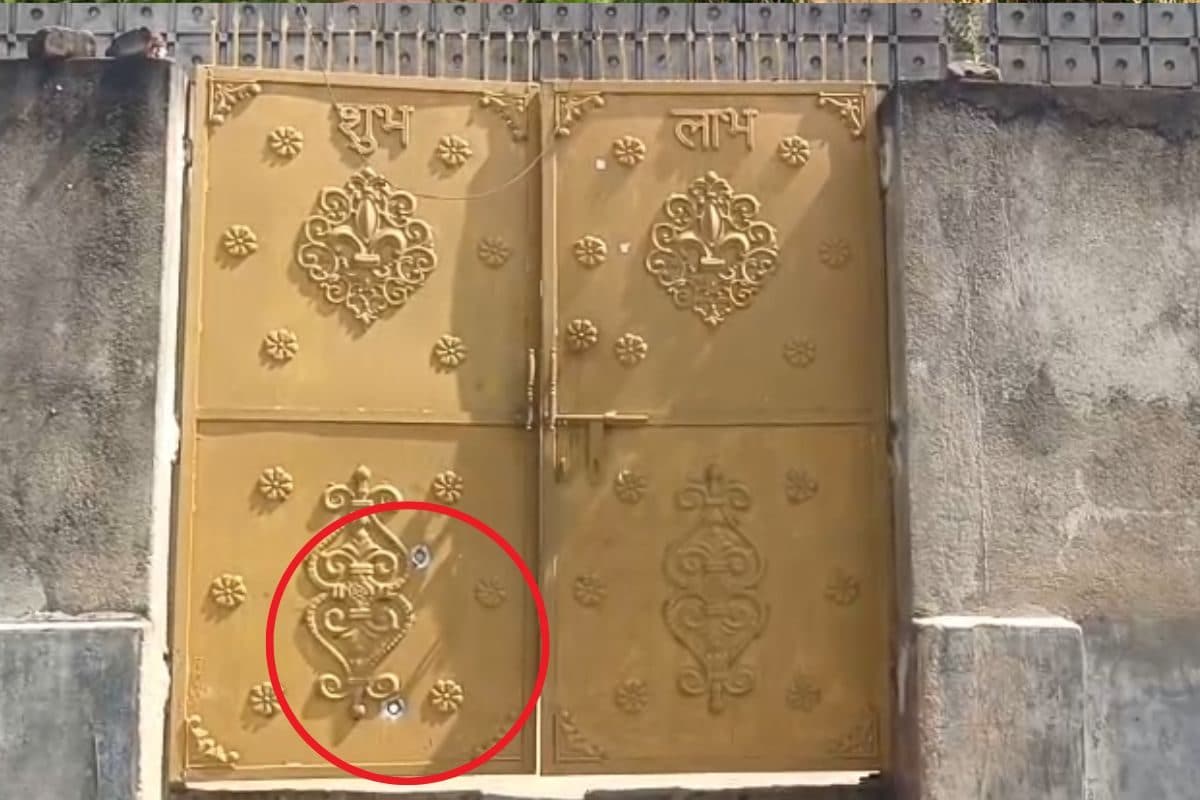 जन्माष्टमी पर पूजा कर सोया परिवार, आधी रात घर पर चली ताबड़तोड़ गोलियां