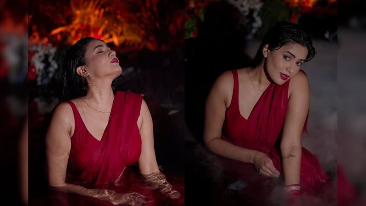 Wearing ruddy red saree, Hasina descended in water, then rained havoc with the acts, Viral Wearing ruddy red saree, Hasina descended in water, then rained havoc with the acts, Viral