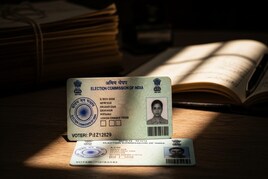 क्या आपके पास भी दो वोटर कार्ड हैं तो कैसे एक से पाएं छुट्टी, करना होगा ये काम