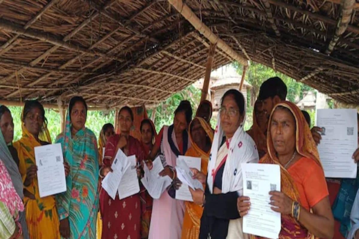 वोटर लिस्ट में 124 साल की महिला! बिहार में SIR के दौरान बड़ी गलती, मचा बवाल