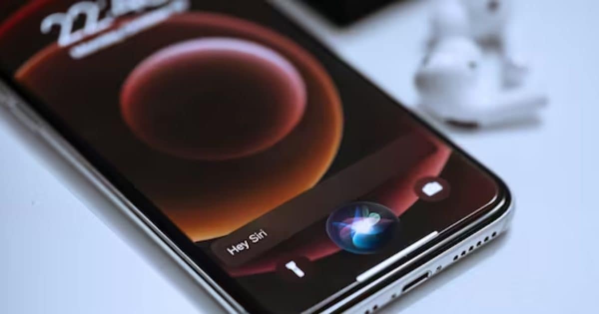 Tach – siri soon become smart like never ai integration do all work inside app comment post- आईफोन का Siri हो जाएगा सबसे स्मार्ट, बिना फोन टच किए ऐप में जाकर कर देगा कमेंट, पोस्ट और बहुत कुछ