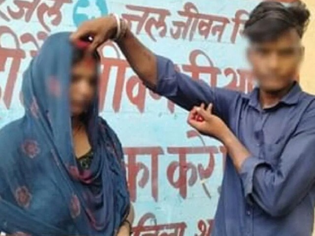 बेड पर प्रेमी की बांहों में थी बीवी, पहुंच गया पति, बोला- रूबी ये क्या है?