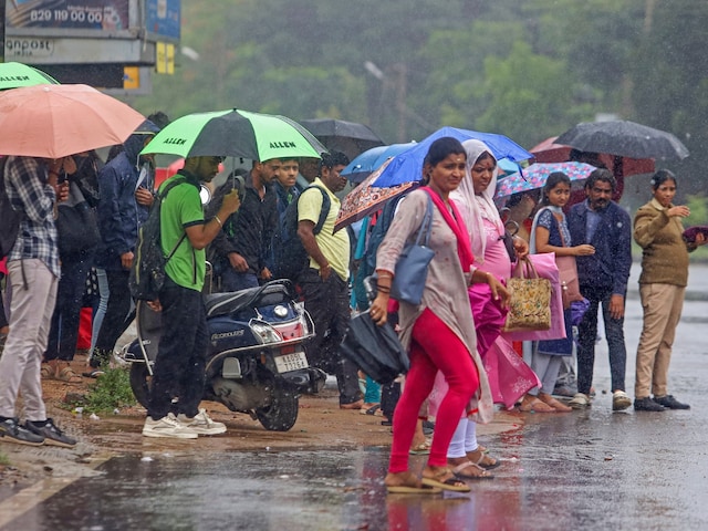 30 से 40 किलोमीटर की रफ्तार से चलेंगी हवाएं, तबाही दे रहा दस्तक 30 से 40 किलोमीटर की रफ्तार से चलेंगी हवाएं, तबाही दे रहा दस्तक