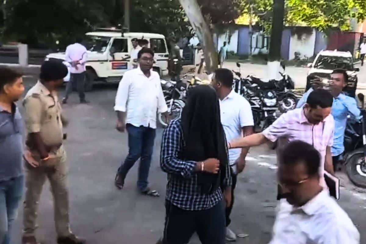 स्पेशल वेबसाइट लिंक से देश विरोधी काम करता था शातिर पुलिस ने पकड़ा बड़ा रैकेट