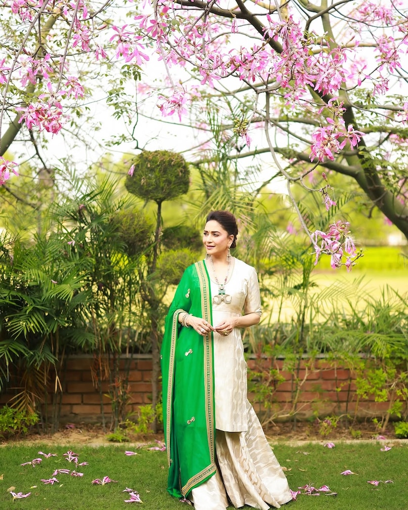 Rakshabandhan Actress Look: Celebrity like Celebrities on Rakshabandhan, take traditional look idea from 6 Bollywood beauties! Photos 5