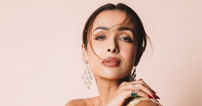 51 साल की मलाइका अपनी फिटनेस पर काफी ध्यान देती हैं.  (फोटो साभार: Instagram@malaikaaroraofficial)