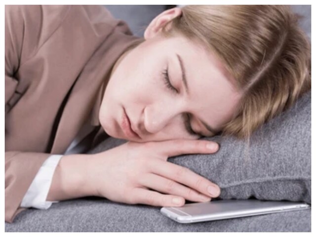 What happens by sleeping by placing a mobile phone under the tussle? 99% people do not know