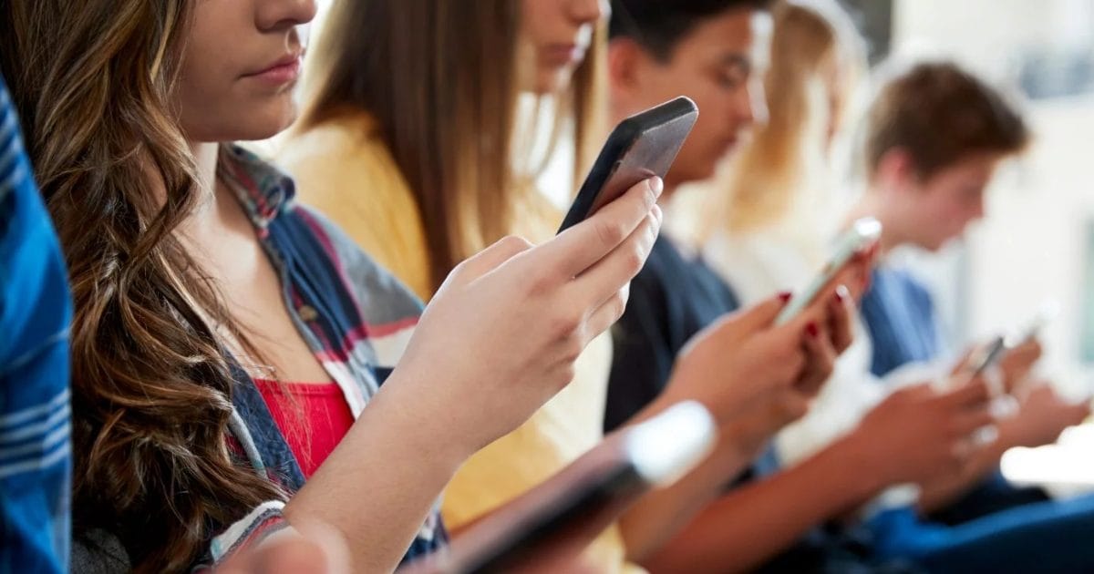 मोबाइल चलाने वालों के सामने सबसे बड़ी मुश्किल! धोखाधड़ी करे कोई भी, फंसेंगे आप