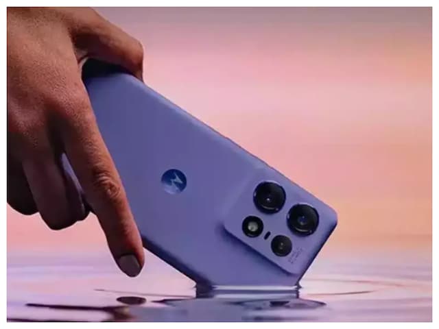 Premium -looking Motorola's phone becomes cheaper, gets 50MP selfie camera Premium -looking Motorola's phone becomes cheaper, gets 50MP selfie camera