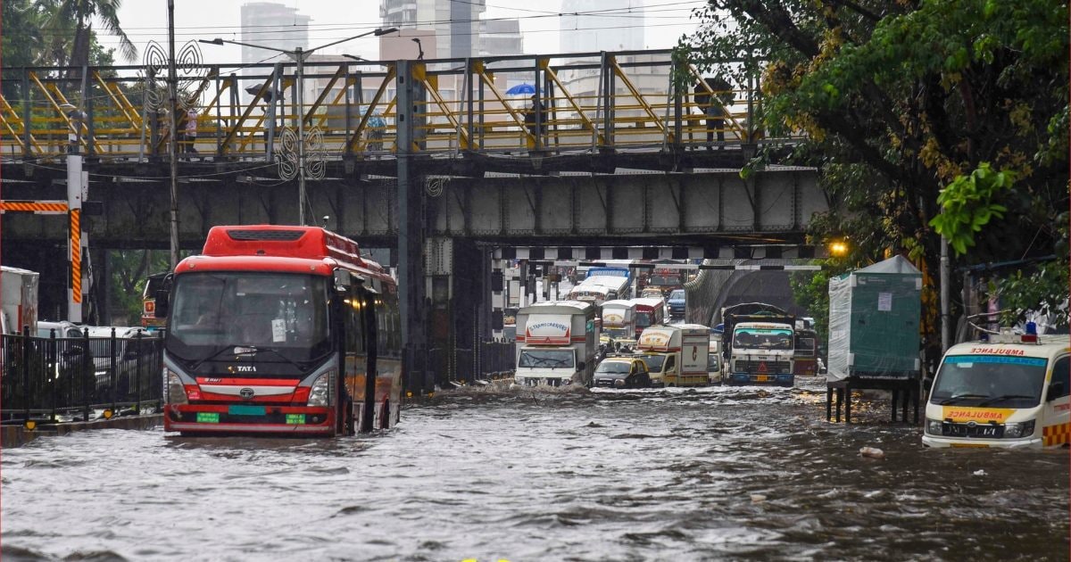 मुंबई में हर तरफ पानी ही पानी, अंधेरी सबवे बंद, वेस्‍टर्न एक्‍सप्रेसवे पर जाम