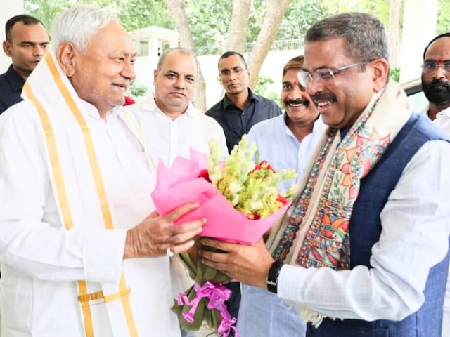 संकटमोचक कहे जाते हैं धर्मेंद्र प्रधान, नीतीश से मुलाकात पर सियासी हलचल क्यों? संकटमोचक कहे जाते हैं धर्मेंद्र प्रधान, नीतीश से मुलाकात पर सियासी हलचल क्यों?