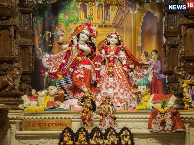 शनिवार को कृष्ण जन्माष्टमी, ढैय्या व साढ़ेसाती से मुक्ति के उपाय शनिवार को कृष्ण जन्माष्टमी, ढैय्या व साढ़ेसाती से मुक्ति के उपाय