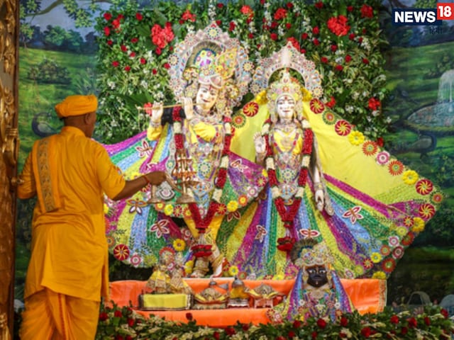 कैसी होती है मथुरा-वृंदावन की जन्माष्टमी? मंगला आरती मुख्य आकर्षण