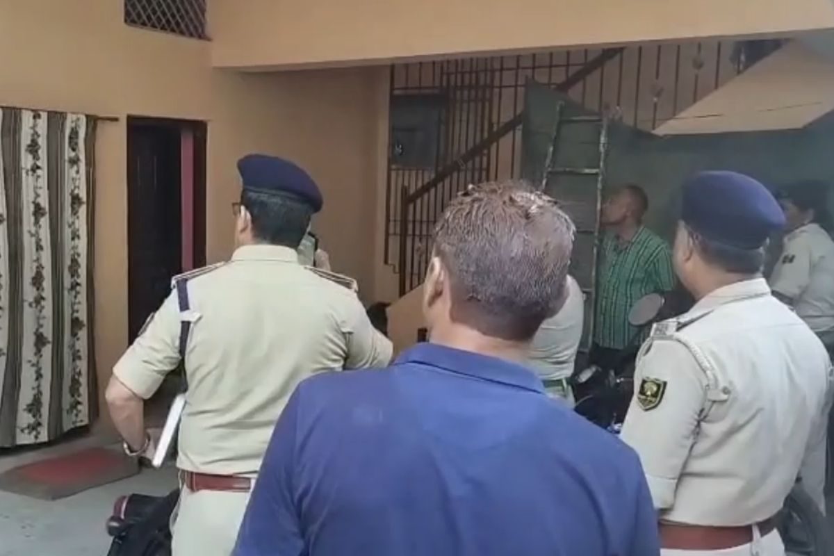 SP ऑफिस में तैनात था दरोगा, सुबह-सुबह कमरे में लटकी मिली लाश