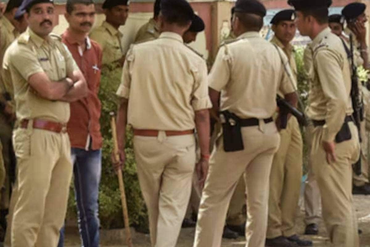बेल पर छूटा और पहुंचा प्रेमिका पर हमला करने: चाकू मारने वाले ने अब उठाई दरांती